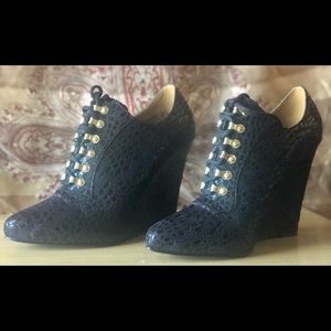 Sexy Black Snakeskin Wedge Heels!